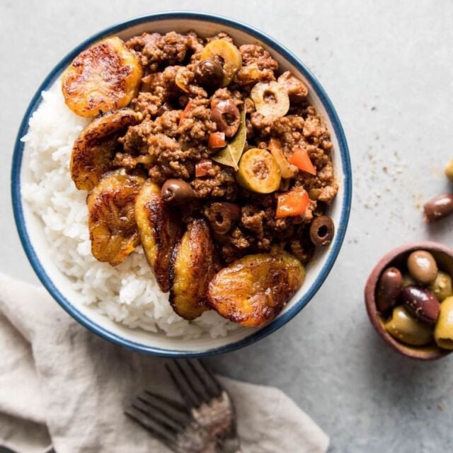 It’s comfort food season so time to make my Picadillo recipe! It’s a savory and hearty dish that pairs well with pan fried sweet plantains or a bowl of rice 😋 https://cookandsavor.com/picadillo/
.
.
.
.
#mealprep #whole30 #makeahead #easyrecipe #groundbeef #easymeals #comfortfood #paleo #glutenfree