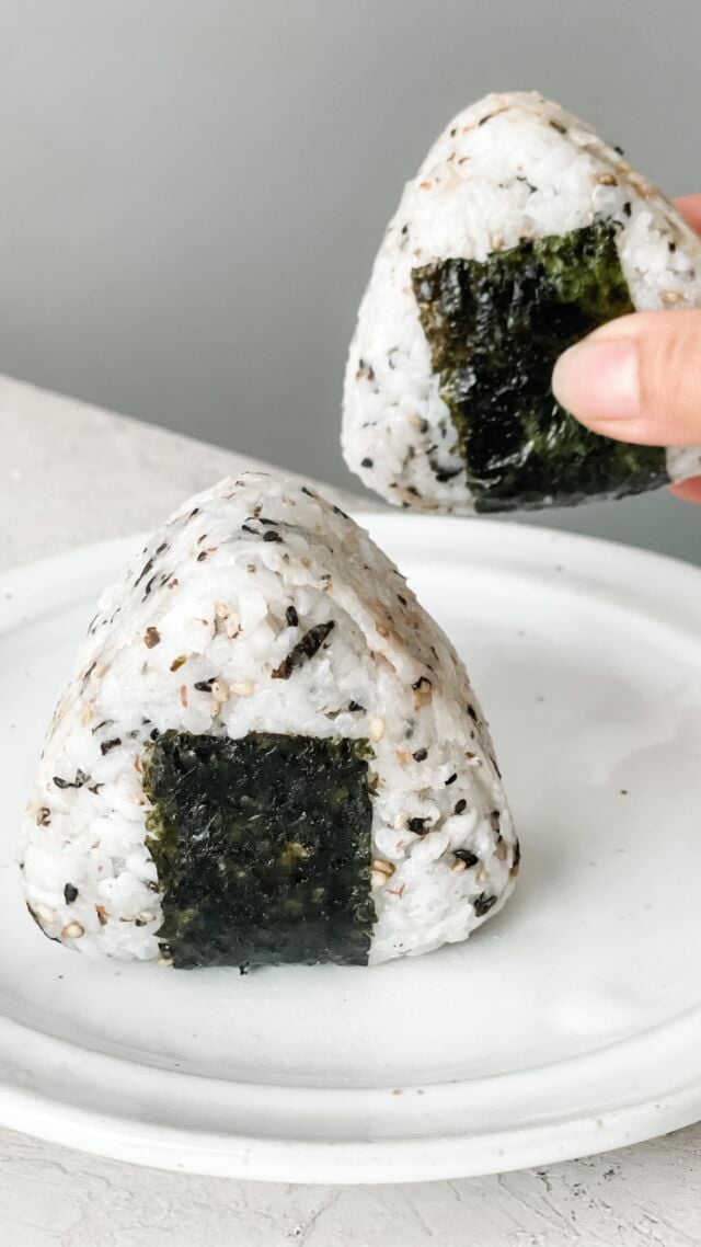 Leftover chicken adobo? No problem.
Let’s make some onigiri or rice balls! 🍙

This was so much fun to make and can easily be packed as a portable snack

1 cup cooked short grain or sushi rice 
2 tbsp furikake (or seaweed and sesame seeds)
1 tbsp crushed bonito flakes
1/4 tsp sea salt 
Leftover chicken adobo
Seaweed cut into strips 

*I like using a mold so all my onigiri has the same shape and size. These can also be easily shaped by hand if preferred. 

#adoboonigiri #easyonigiri #filipinofusion #filipinofoodmovement #filipinofood #instafood #foodstagram#reelvideo #reelinstagram #comfortfood