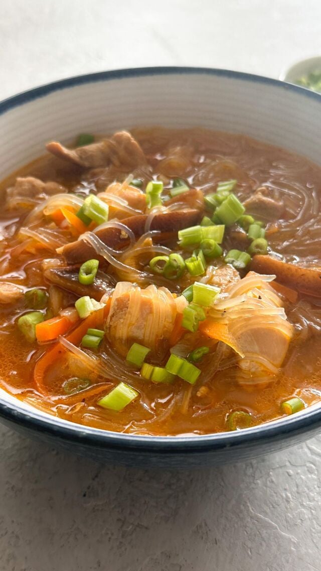 Let’s make a bowl of comforting Chicken Sotanghon Soup in less than 30 minutes! 🍲 

Recipe:
1 pound chicken thighs, cubed
3 garlic cloves, minced
1/4 c chopped onion
1 pkg dried shiitake mushrooms
1 small carrot, julienned
3 cups water
2 tsp anatto seeds
1/2 pkg Vermicelli noodles
Sea salt to taste 
Black pepper to taste 
Topping: green onions 

Prep: soak dried shiitake mushrooms in 1 cup warm water and anatto seeds in 1/4 cup warm water for 15 minutes. 

Season chicken with sea salt. Fry for 2 mins. 
Sauté garlic and onion. Add shiitake and carrots. Cook for 3 mins. 
Add water and bring to a boil. 
Season with anatto water, salt and black pepper.
Add vermicelli noodles. Cook until softened, about 5 minutes.
Serve with green onions on top. 

All ingredients are from my neighborhood @islandpacificmarket #PresyongSulit #SarapStartsHere 

#chickensotanghon #filipinosoup